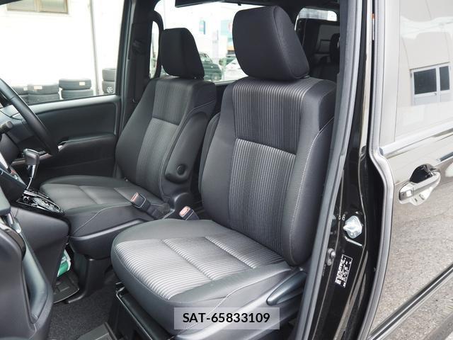 Toyota VOXY 2017-10 8816986-8