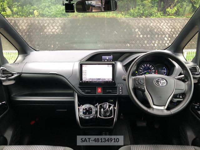 Toyota VOXY 2018-02 8817015-1