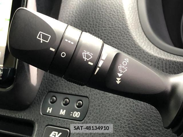 Toyota VOXY 2018-02 8817015-12