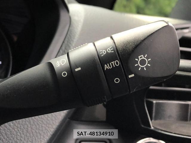 Toyota VOXY 2018-02 8817015-13