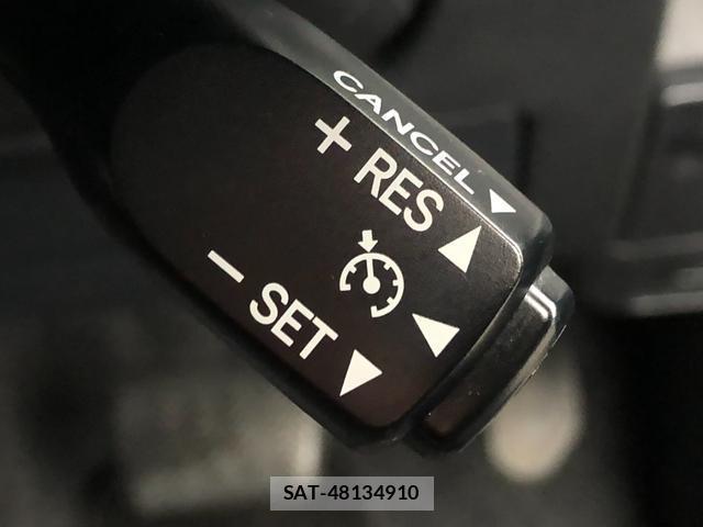 Toyota VOXY 2018-02 8817015-14