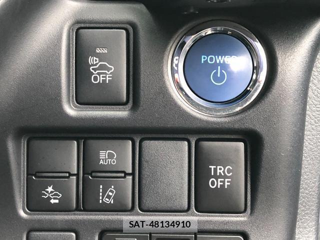 Toyota VOXY 2018-02 8817015-15