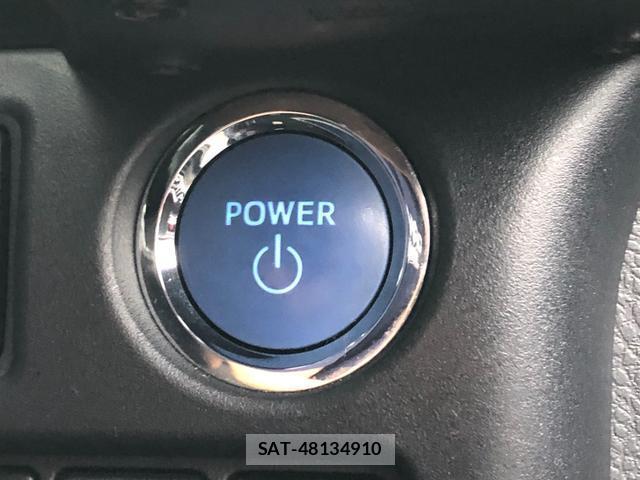 Toyota VOXY 2018-02 8817015-16