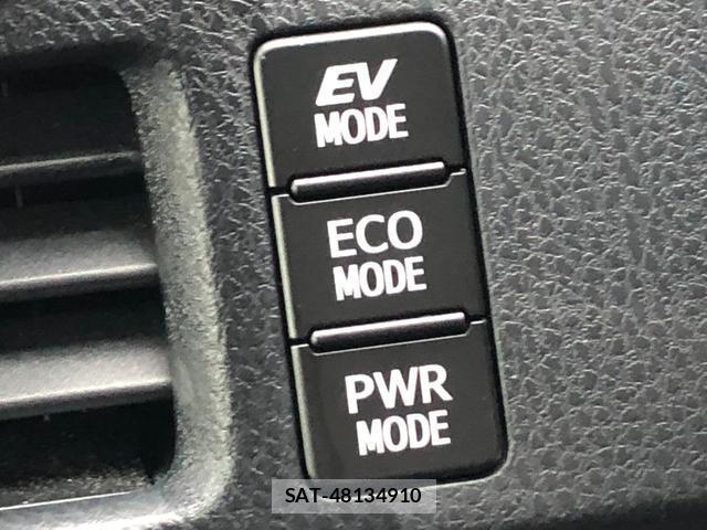 Toyota VOXY 2018-02 8817015-19