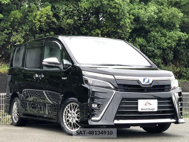 Toyota VOXY 2018-02 8817015-2