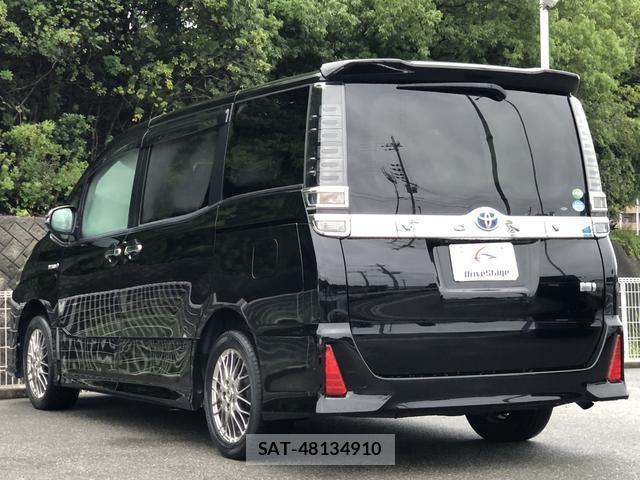 Toyota VOXY 2018-02 8817015-4