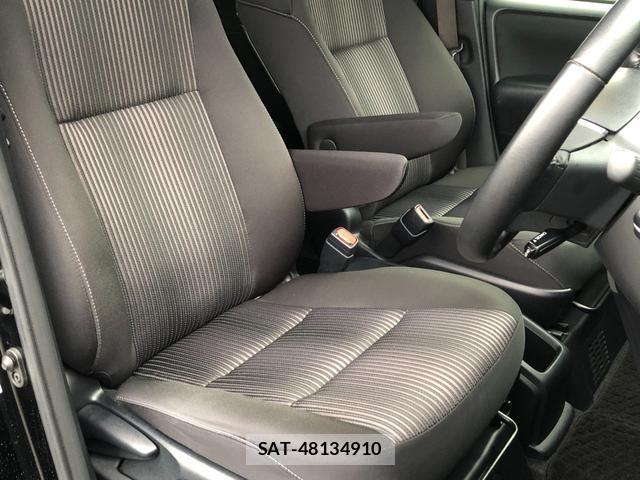 Toyota VOXY 2018-02 8817015-6