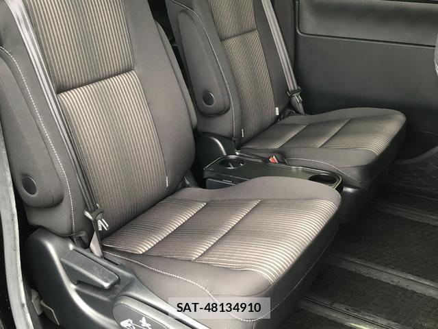Toyota VOXY 2018-02 8817015-7
