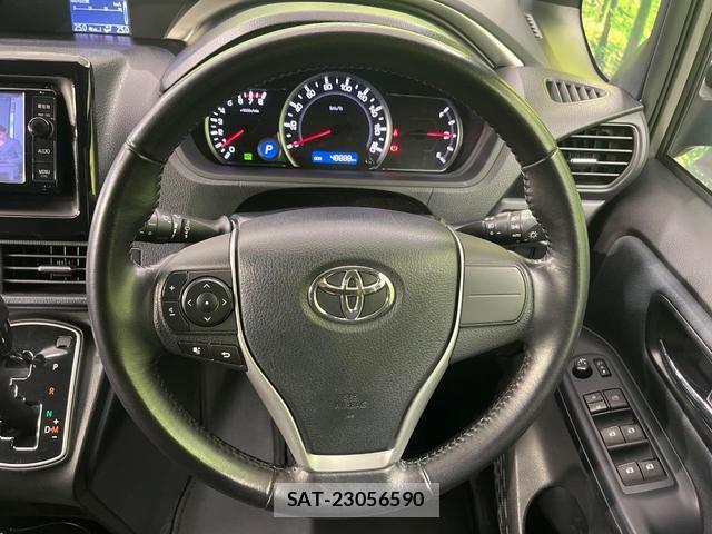 Toyota VOXY 2015-09 8817044-11