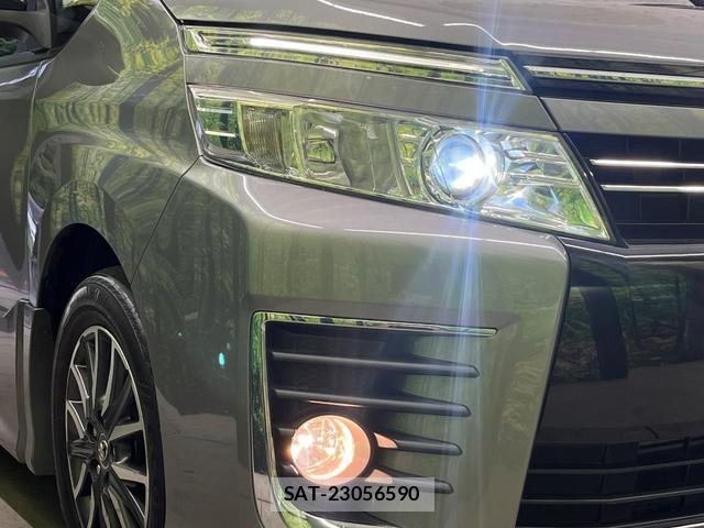 Toyota VOXY 2015-09 8817044-12