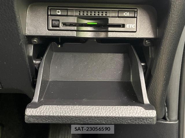 Toyota VOXY 2015-09 8817044-6