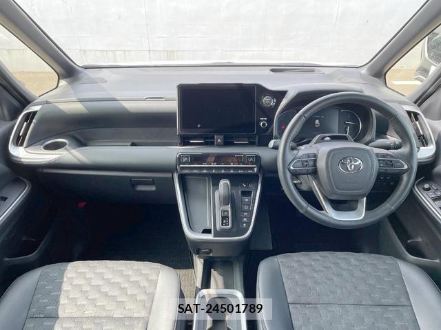 Toyota VOXY 2024-02 8817187-1