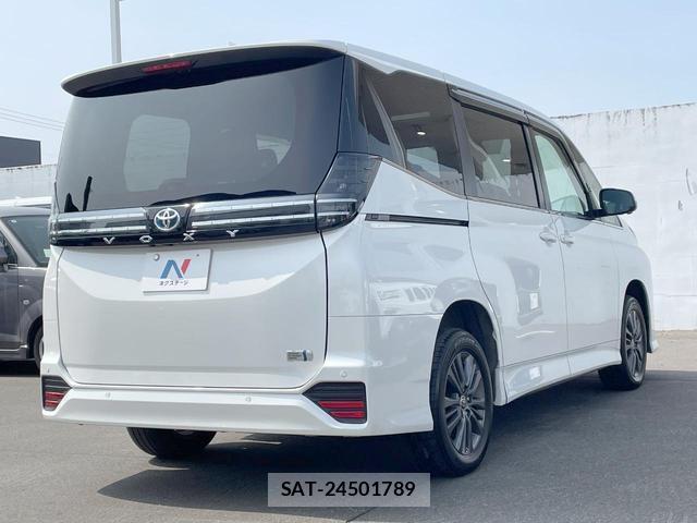Toyota VOXY 2024-02 8817187-17