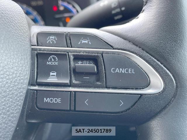 Toyota VOXY 2024-02 8817187-7
