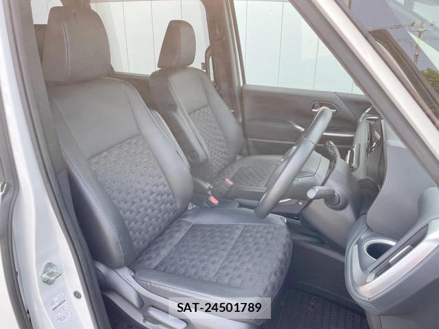 Toyota VOXY 2024-02 8817187-8