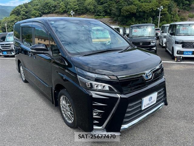 Toyota VOXY 2020-10 8817203-4