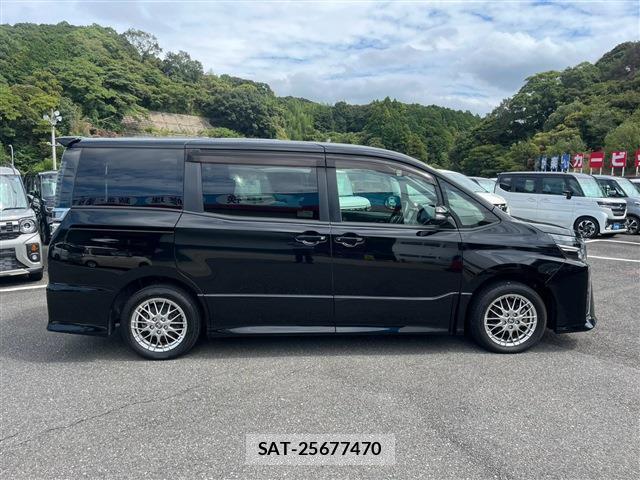 Toyota VOXY 2020-10 8817203-9