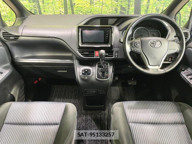 Toyota VOXY 2015-10 8817224-1