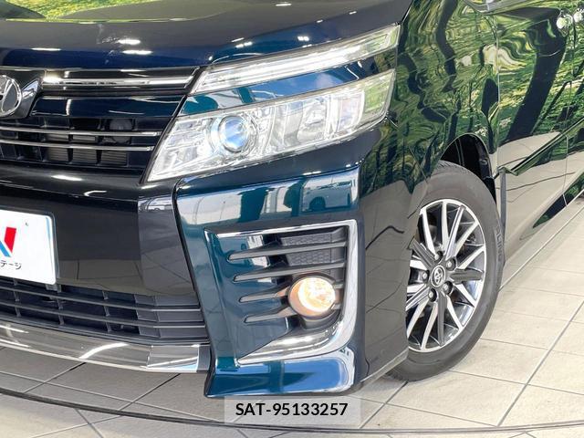 Toyota VOXY 2015-10 8817224-11