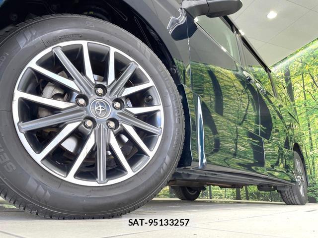 Toyota VOXY 2015-10 8817224-12