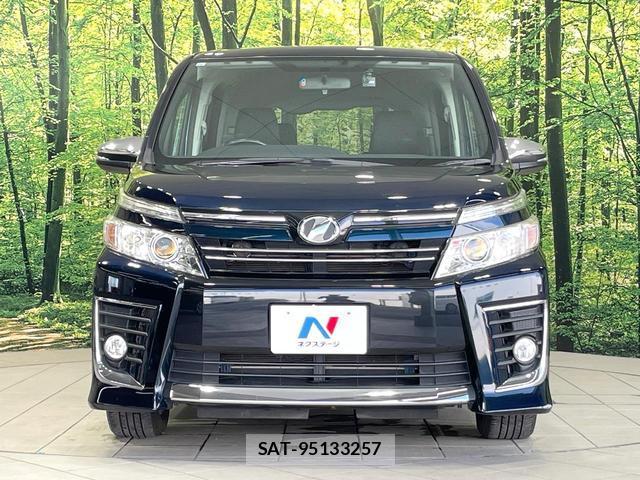 Toyota VOXY 2015-10 8817224-13