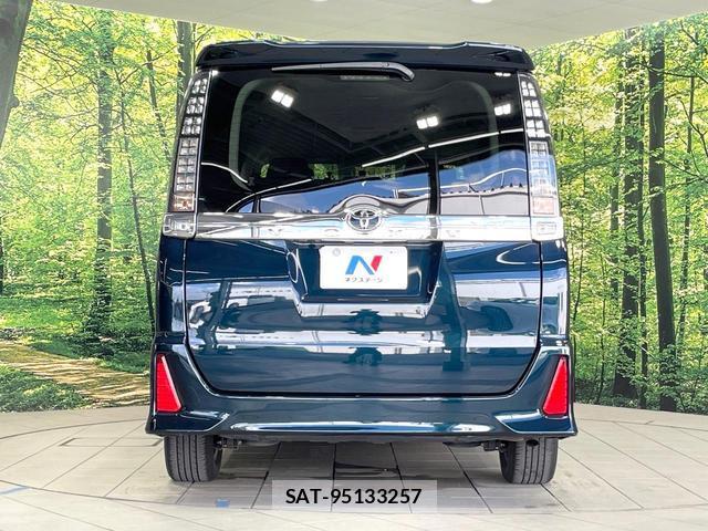 Toyota VOXY 2015-10 8817224-14