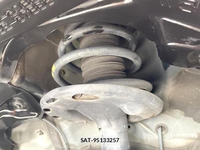 Toyota VOXY 2015-10 8817224-19