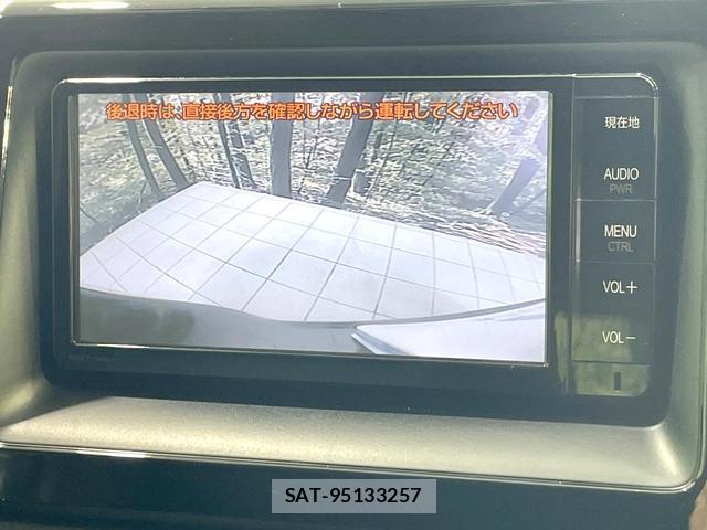 Toyota VOXY 2015-10 8817224-3
