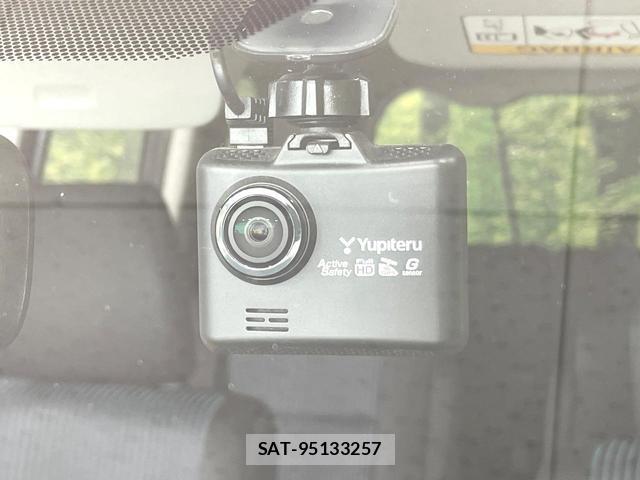 Toyota VOXY 2015-10 8817224-4