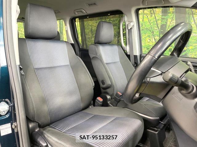 Toyota VOXY 2015-10 8817224-6
