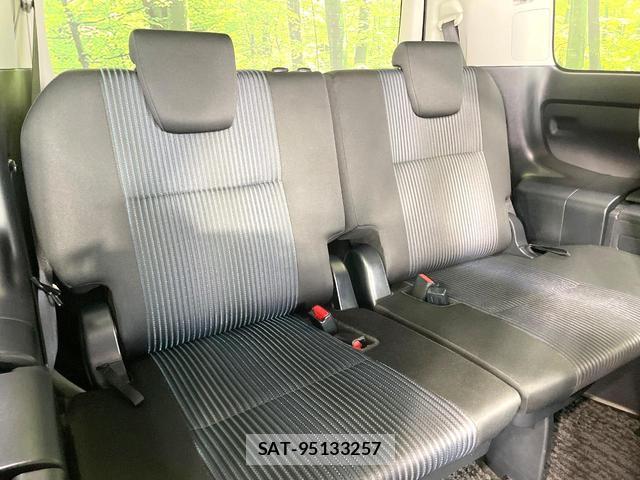Toyota VOXY 2015-10 8817224-8