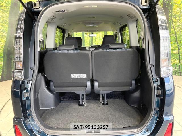 Toyota VOXY 2015-10 8817224-9