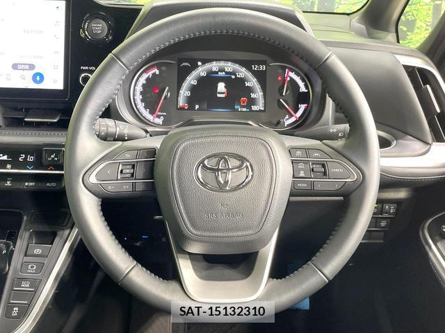 Toyota VOXY 2023-10 8817243-11