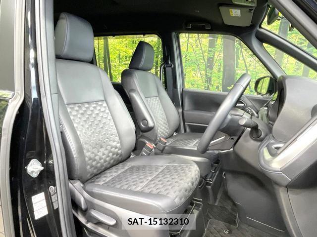 Toyota VOXY 2023-10 8817243-7