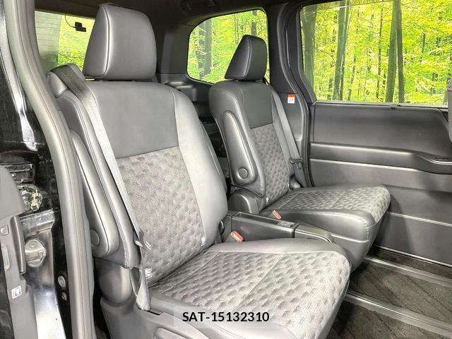 Toyota VOXY 2023-10 8817243-8