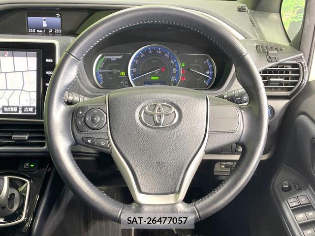 Toyota VOXY 2016-10 8817261-11