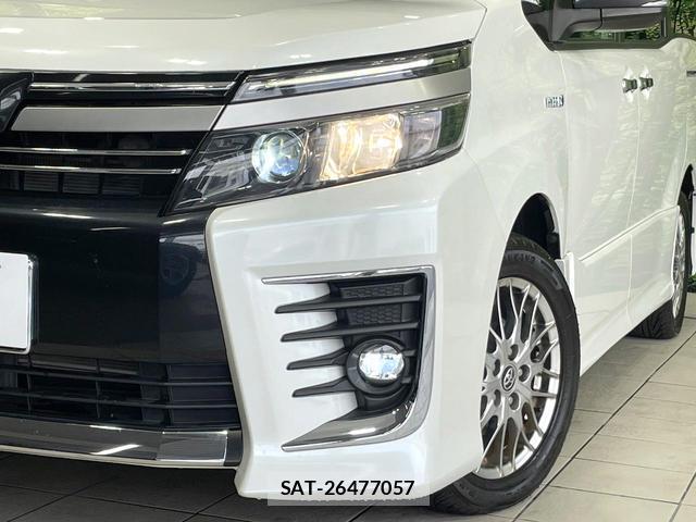 Toyota VOXY 2016-10 8817261-12