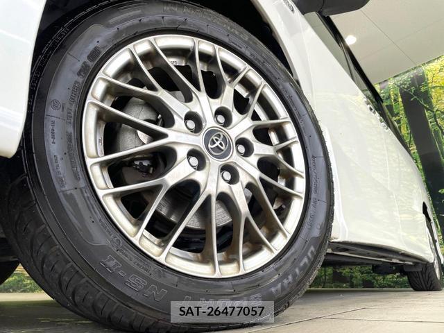 Toyota VOXY 2016-10 8817261-13