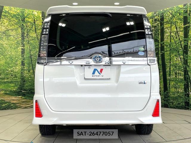 Toyota VOXY 2016-10 8817261-15