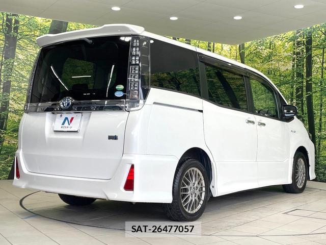 Toyota VOXY 2016-10 8817261-17