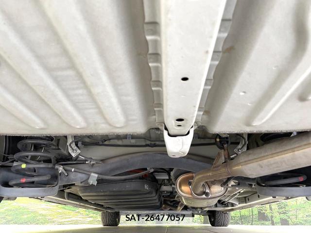 Toyota VOXY 2016-10 8817261-19