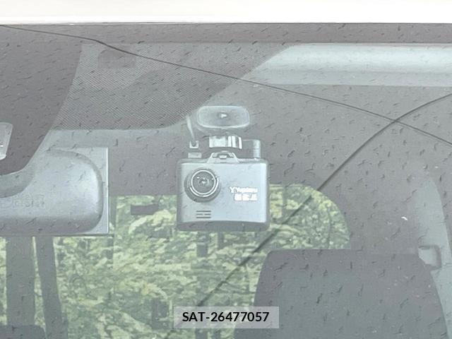 Toyota VOXY 2016-10 8817261-6