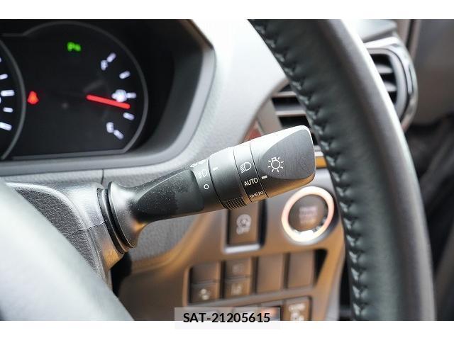 Toyota VOXY 2020-09 8817295-11