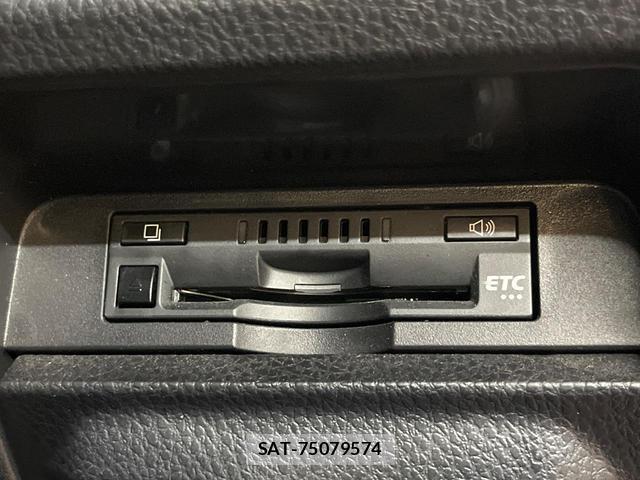 Toyota VOXY 2020-12 8817365-6