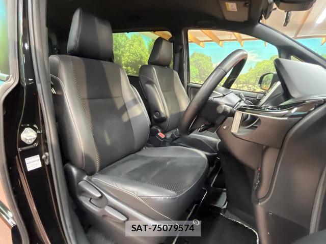 Toyota VOXY 2020-12 8817365-7