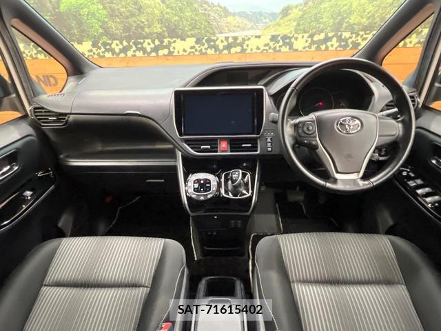 Toyota VOXY 2019-08 8817369-1
