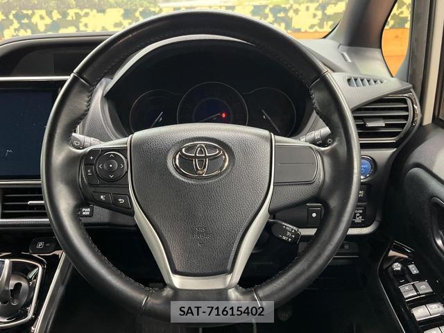 Toyota VOXY 2019-08 8817369-11