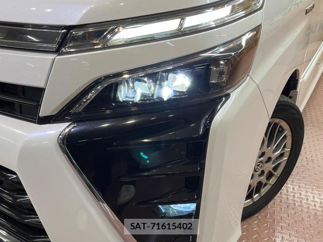 Toyota VOXY 2019-08 8817369-12