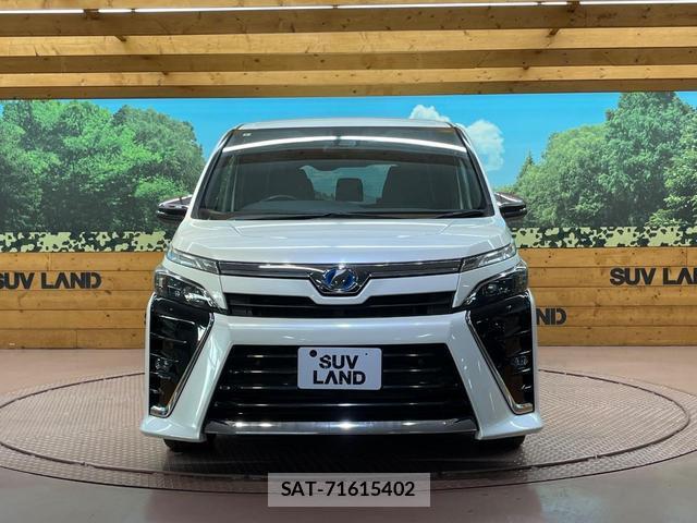 Toyota VOXY 2019-08 8817369-14