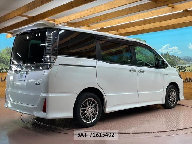 Toyota VOXY 2019-08 8817369-16